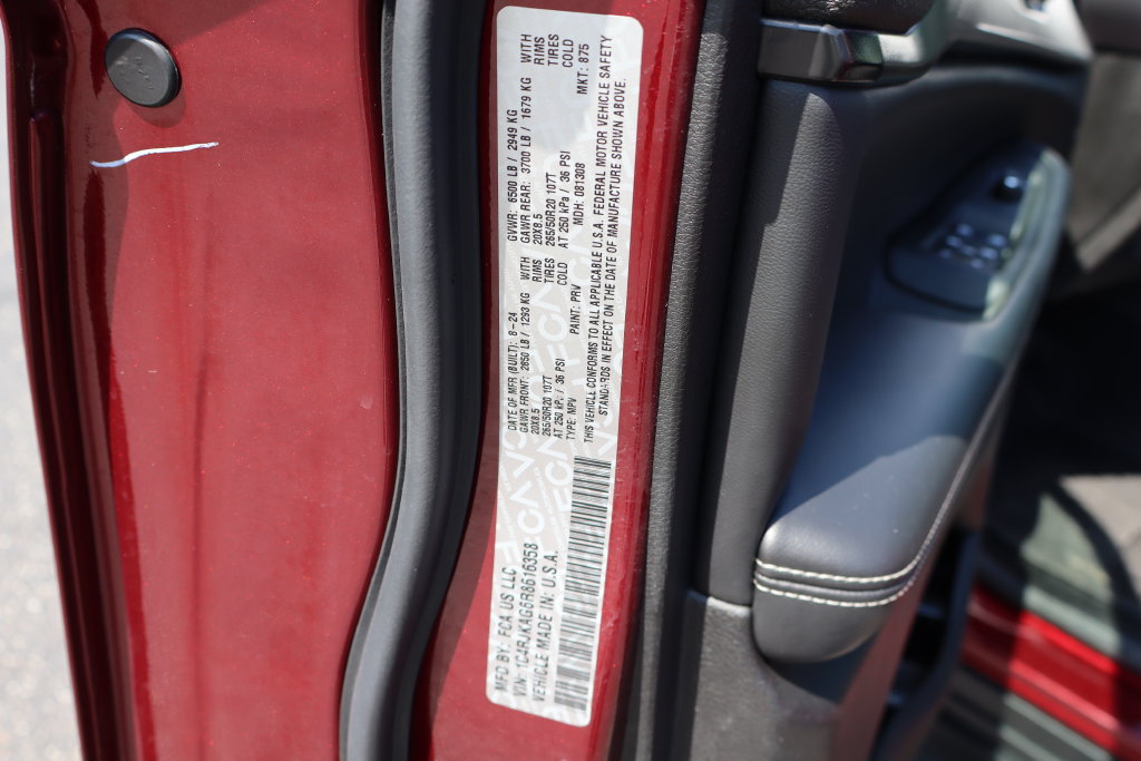 Used 2024 Jeep Grand Cherokee L Altitude AWD/4WD image 38
