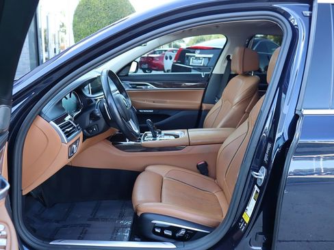 Used 2017 BMW 750i xDrive image 33