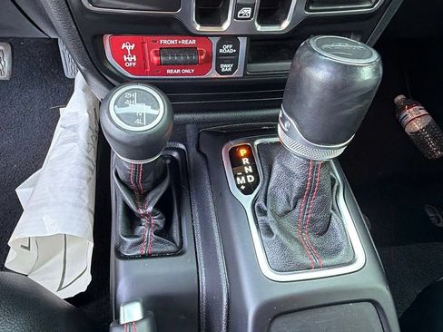 Used 2021 Jeep Gladiator Rubicon AWD/4WD image 17