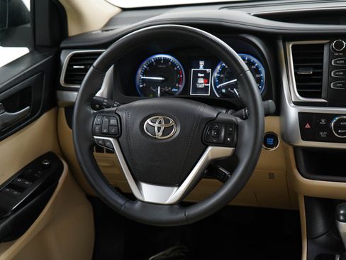 Used 2015 Toyota Highlander XLE AWD/4WD image 14