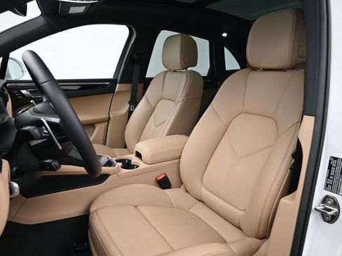 Used 2026 Porsche Macan AWD/4WD image 5