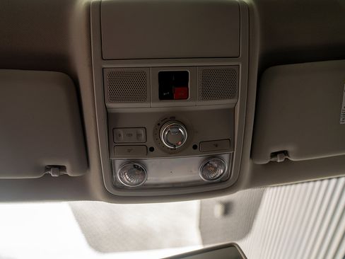 Used 2017 Volkswagen Passat 1.8T SE image 10