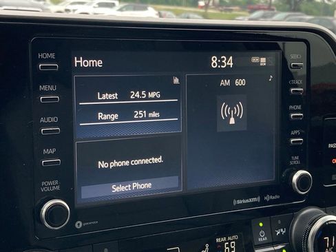 Used 2022 Toyota Highlander XLE FWD image 21