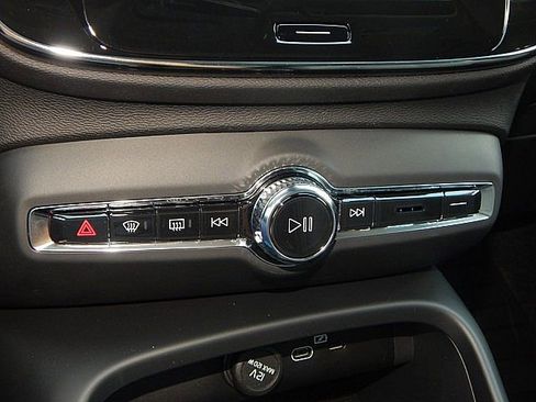 New 2026 Volvo XC40 B5 Plus w/ Protection Package Premier image 18