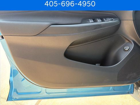 Used 2025 Buick Envista Sport Touring w/ Convenience II Package FWD image 12