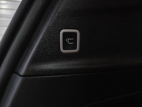 Used 2020 Chrysler Pacifica Touring w/ S Appearance Package image 35