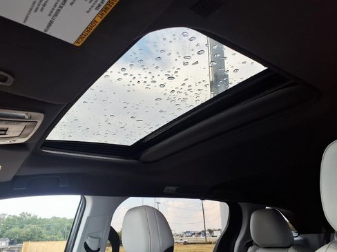 Certified 2023 Toyota Sienna XSE w/ XSE Plus Package FWD image 18