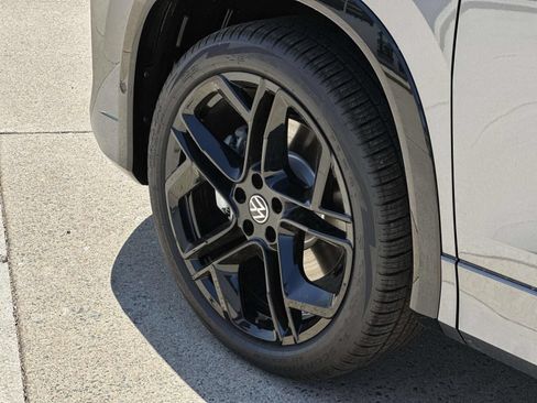 New 2026 Volkswagen Tiguan SE R-Line AWD/4WD image 8