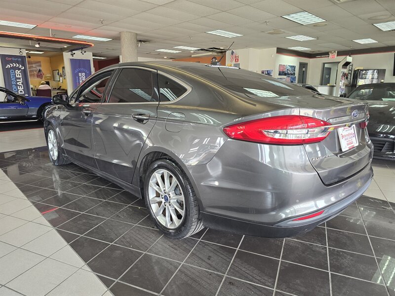 Used 2017 Ford Fusion SE w/ Fusion SE Technology Package FWD image 6