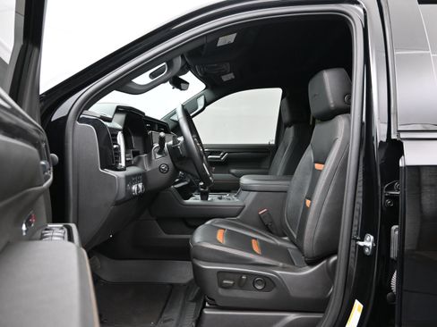 Used 2023 GMC Sierra 1500 AT4 w/ Technology Package AWD/4WD image 9
