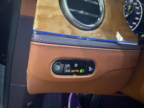 Used 2020 Bentley Flying Spur W12 image 28