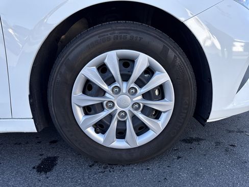 Used 2024 Kia Forte LX image 35