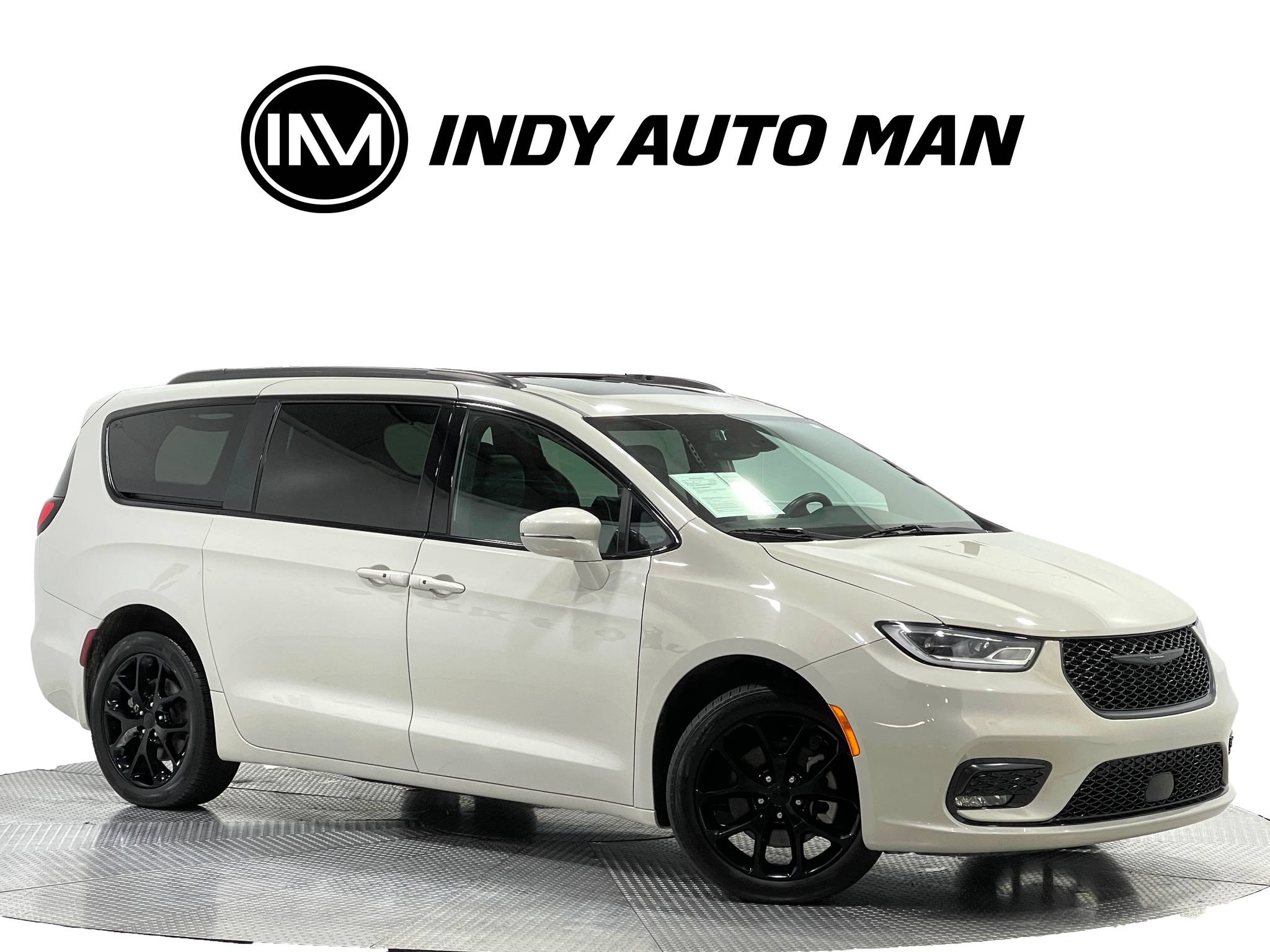Used 2021 Chrysler Pacifica Limited w/ S Appearance Package AWD/4WD image 2