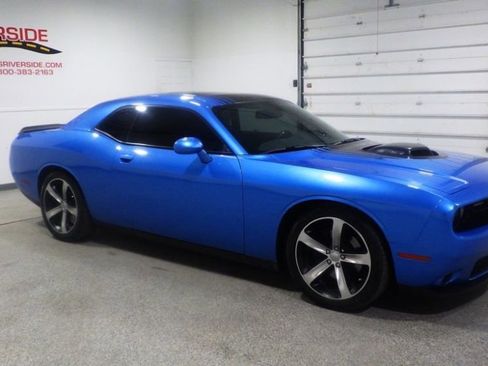 Used 2015 Dodge Challenger R/T RWD image 5