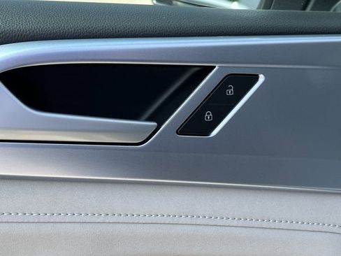 New 2025 Volkswagen Taos SE image 15