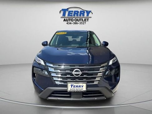 Used 2025 Nissan Rogue SV FWD image 2