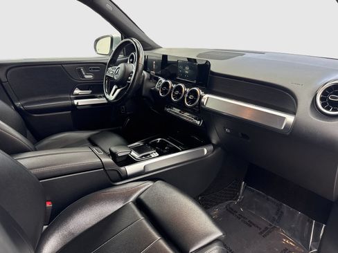 Used 2020 Mercedes-Benz GLB 250 4MATIC w/ Parking Assistance Package image 42