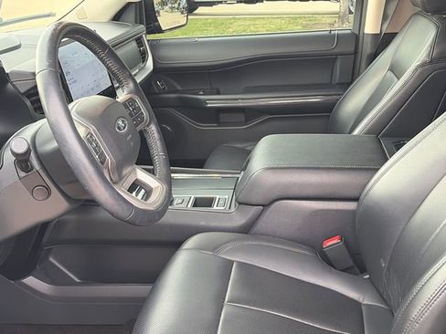Used 2023 Ford Expedition XLT image 16