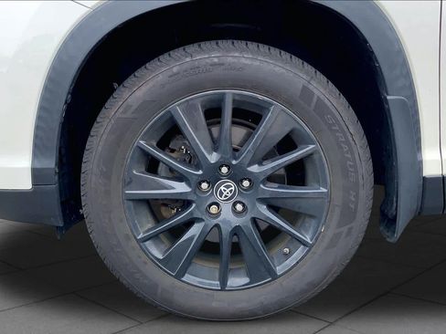 Used 2019 Toyota Highlander SE AWD/4WD image 11