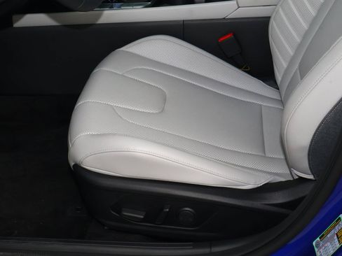 Used 2026 Hyundai Elantra Limited FWD image 14