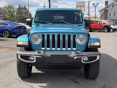 Used 2019 Jeep Wrangler Unlimited Sahara w/ Uconnect 4C Nav & Sound Group AWD/4WD image 2