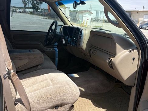 Used 1997 GMC Yukon 4WD 4-Door w/ Marketing Opt Pkg 4 image 8