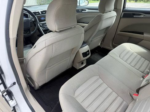 Used 2017 Ford Fusion SE w/ Fusion SE Technology Package FWD image 25