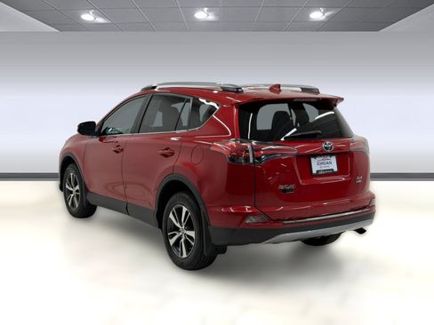 Used 2017 Toyota RAV4 XLE AWD/4WD image 2