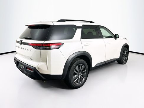 Used 2024 Nissan Pathfinder SV image 9