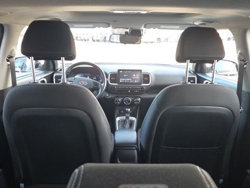 Used 2024 Hyundai Venue SEL image 10