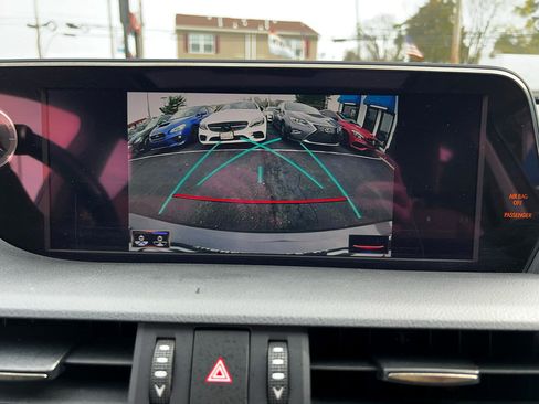 Used 2019 Lexus ES 300h w/ Luxury Package image 19