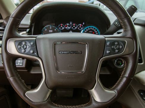 Used 2020 GMC Yukon XL Denali image 17