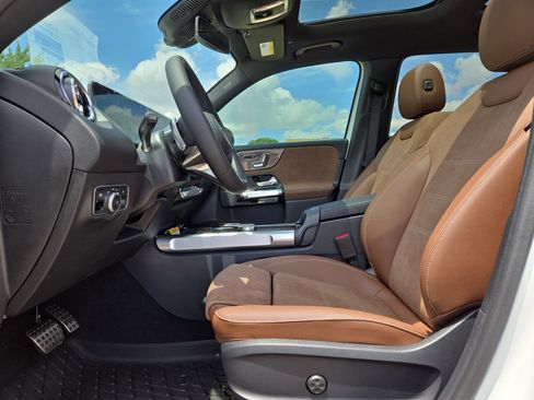 New 2025 Mercedes-Benz GLB 250 image 16