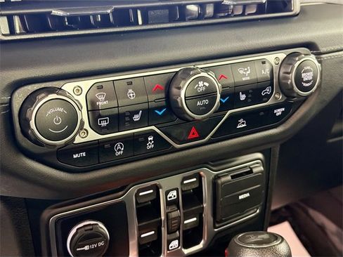 Used 2024 Jeep Wrangler Sahara image 15