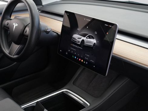 Used 2023 Tesla Model 3 Standard Range RWD image 33