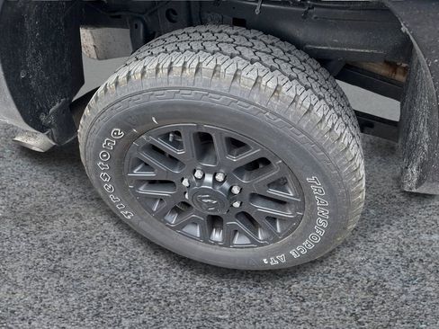 Used 2025 RAM 2500 Limited AWD/4WD image 9
