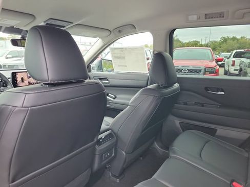 New 2026 Nissan Pathfinder SL FWD image 24