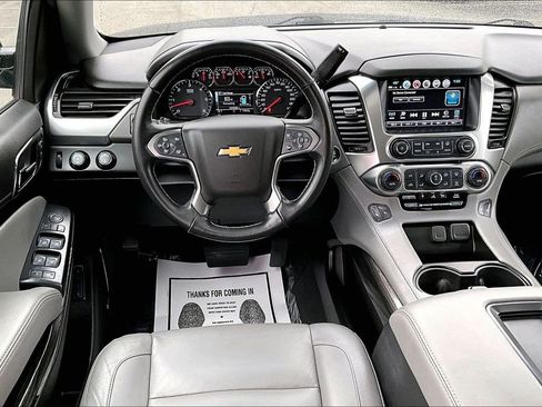 Used 2019 Chevrolet Suburban LT image 5