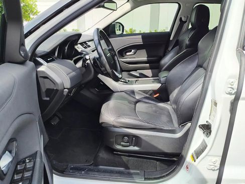 Used 2017 Land Rover Range Rover Evoque SE image 9