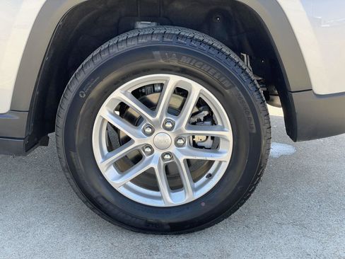 Used 2025 Jeep Grand Cherokee Laredo X w/ Trailer Tow Package image 47