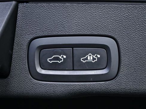 Certified 2023 Volvo XC60 B5 Ultimate w/ Protection Package Premier FWD image 34