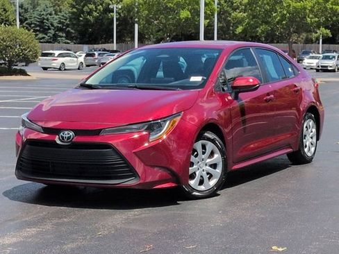 Used 2025 Toyota Corolla LE w/ Convenience Package FWD image 2