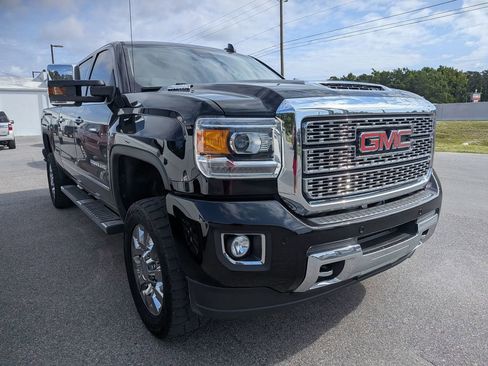 Used 2019 GMC Sierra 2500 Denali w/ Duramax Plus Package AWD/4WD image 13