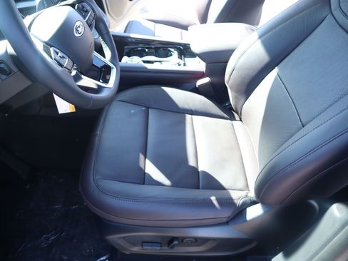 New 2026 Ford Explorer Platinum w/ LUX Leather Package AWD/4WD image 11