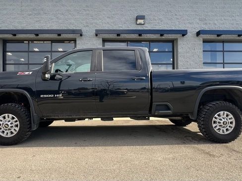 Used 2022 Chevrolet Silverado 2500 LT w/ Convenience Package image 4