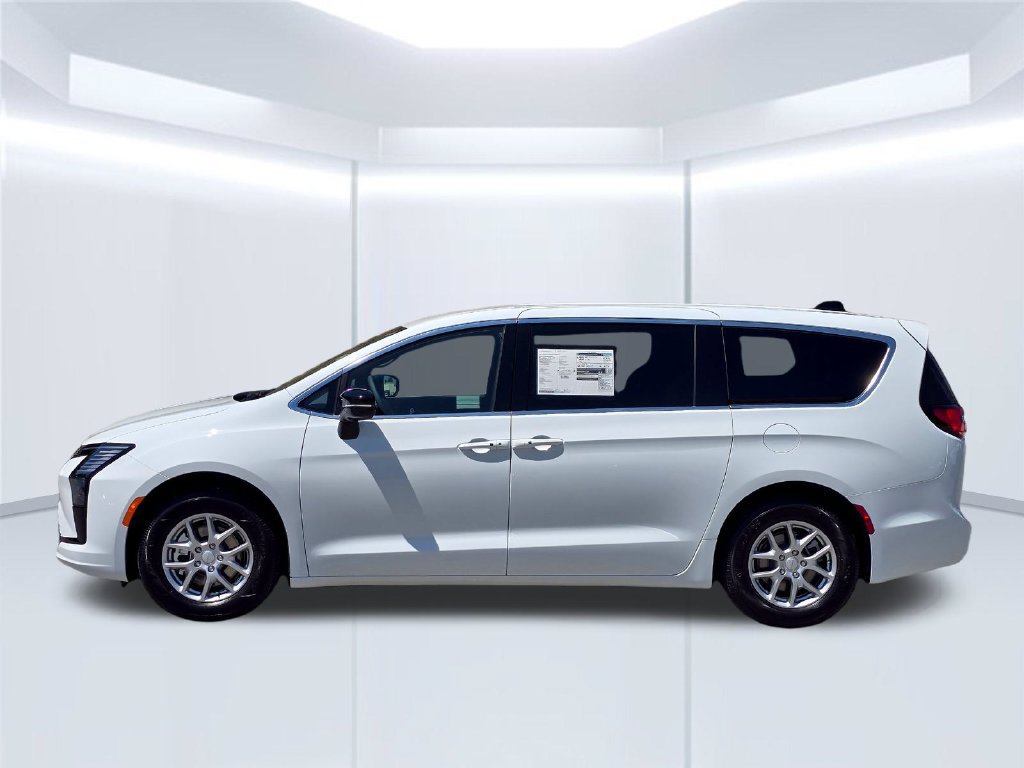 New 2027 Chrysler Pacifica Select FWD image 16
