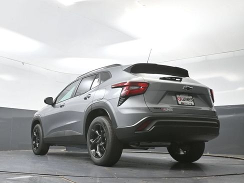 New 2026 Chevrolet Trax LT w/ Driver Confidence Package FWD image 43