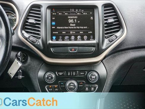 Used 2017 Jeep Cherokee Latitude w/ Cold Weather Group AWD/4WD image 23