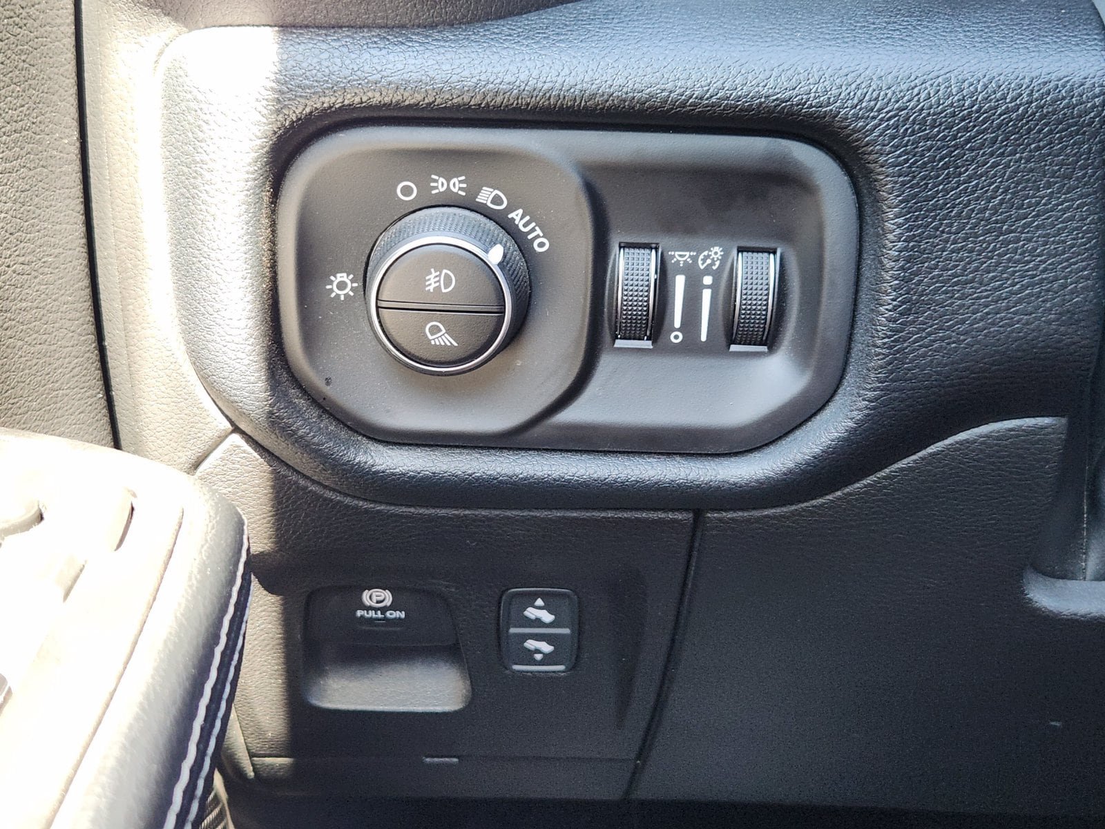 Used 2026 RAM 1500 Laramie AWD/4WD image 32