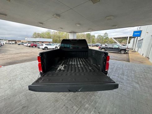 Used 2024 Chevrolet Silverado 2500 LTZ w/ LTZ Convenience Package image 9